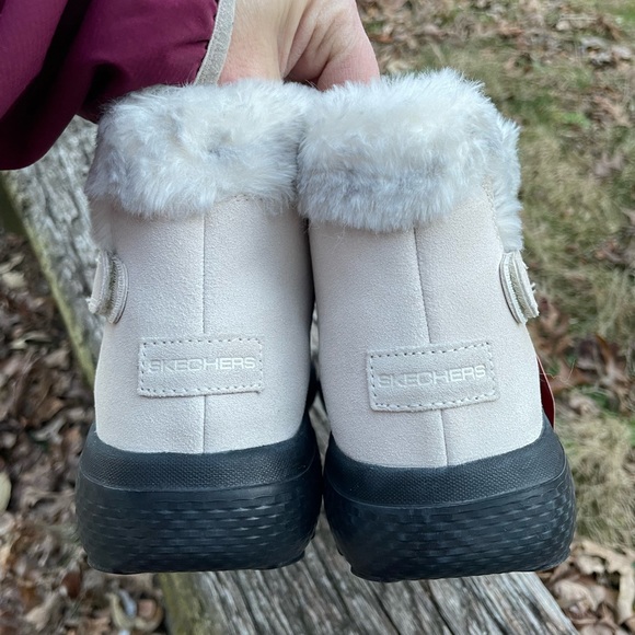 NWT Skechers Goga Mat Cream On The Go City 2 Leather Boots Size 8 Wide - Picture 7 of 11